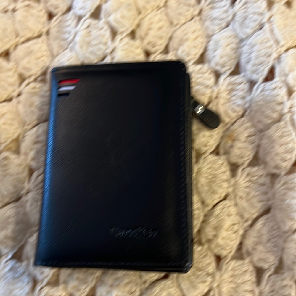 NWT men’s black multi compartment zipper wallet